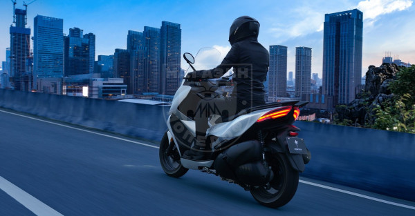Скутер ZONTES ZT350-D White