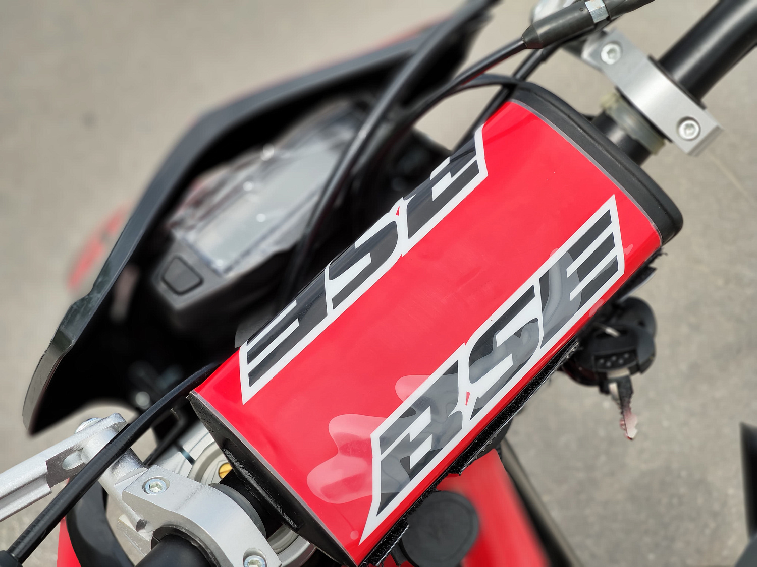 BSE Мотоцикл BSE Z11 Red Black