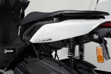 VMC Скутер VMC Cyclone 200 белый