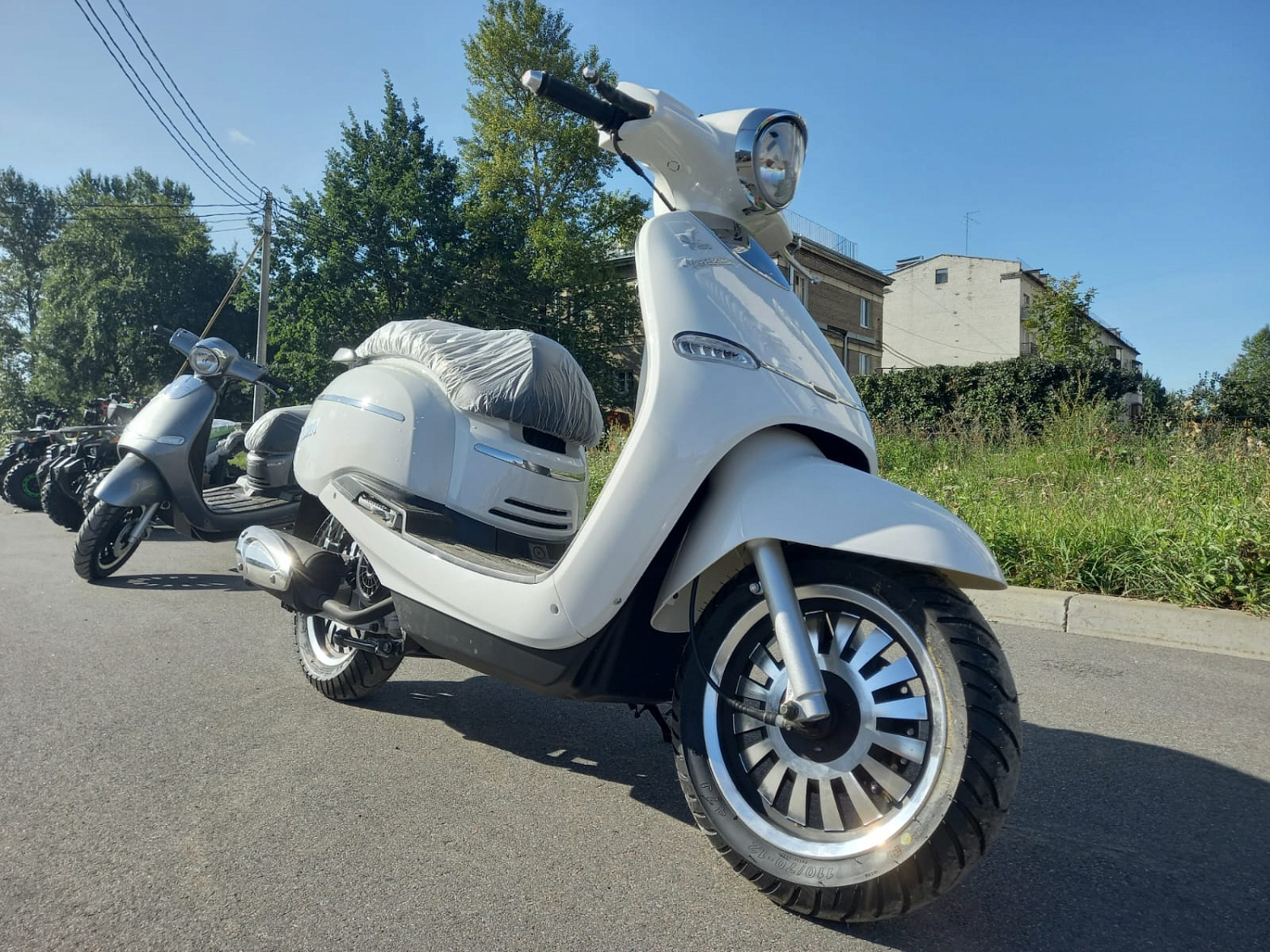 M1NSK Скутер M1NSK Vesna 50 (белый) Ретроскутер