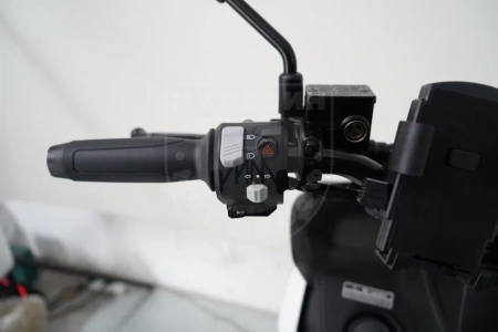 VMC Скутер VMC Cyclone 200 белый